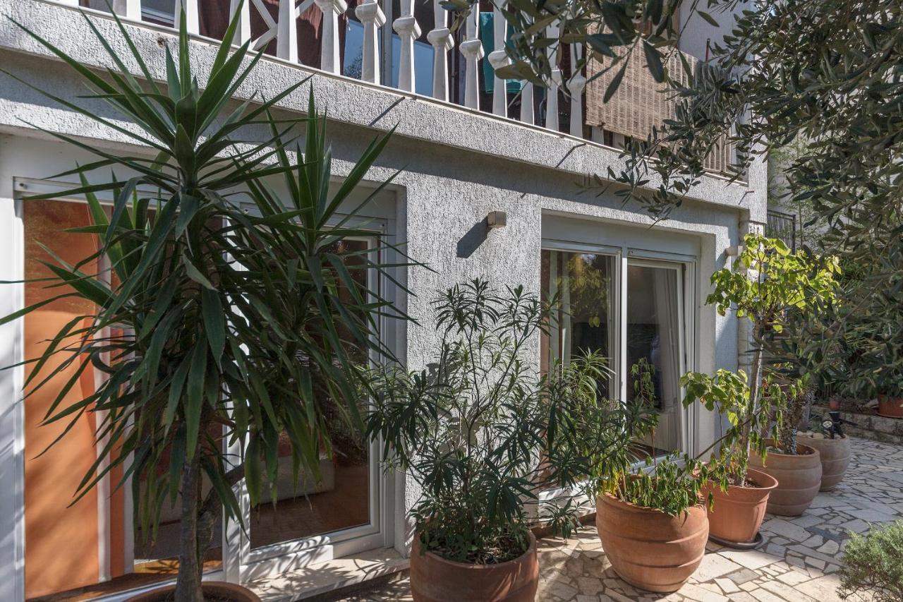 Apartments Villa Lungomare Pula Exterior photo